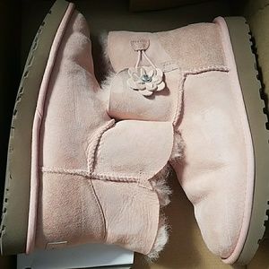 UGG Mini Bailey Petal W/ Swarovki Crystal